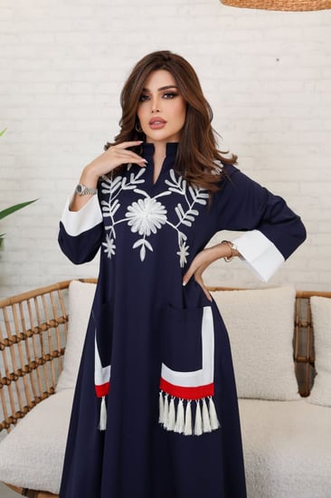 جلابية مطرزة بجيوب