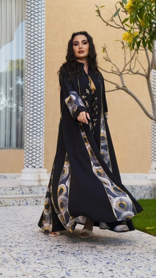 جلابية بلون أسود كلوش