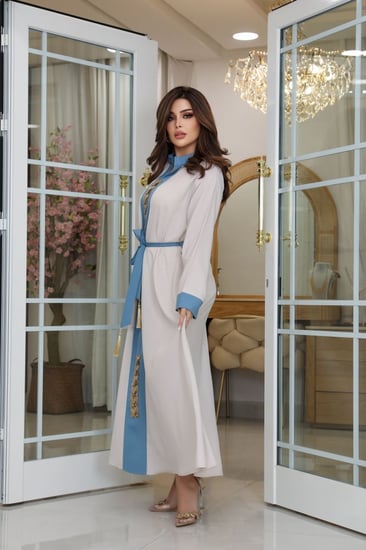 جلابية بتطريز وحزام ربط