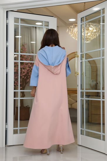 جلابية وردي بقبعة