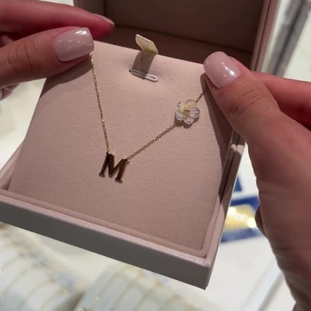 سلسال حرف مع ورده الزركون