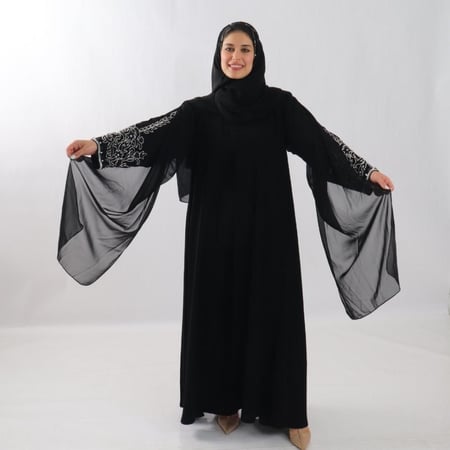 عبايات خليجية عبايات سادة عبايات تطريز عبايات عباية فخمة عباية اسود