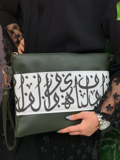 شنطة باوتش بالحروف العربيه متعددة الوان - باوتش - شنط باوتش