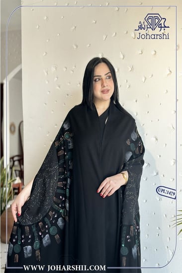 عبايات سوداء مطرزة بالكريستال
