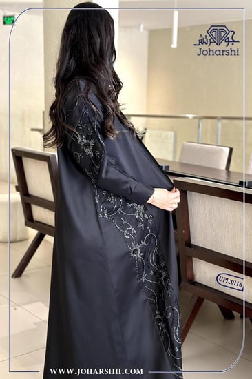 عباية هيام قماش تفته بلمعه على دنتل في الكم والجوانب بقصه جديده