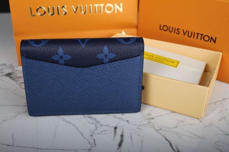 محفظة لويس فيتون زرقا