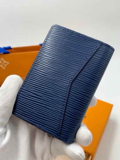 محفظة لويس اسبورت