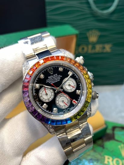 ساعة الفصوص الملونه