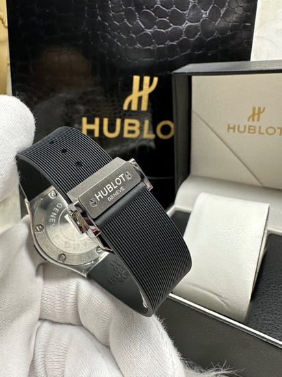 ساعة هوبلت اسود نسائية