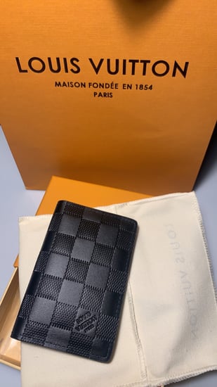 محفظة لويس مكعبات