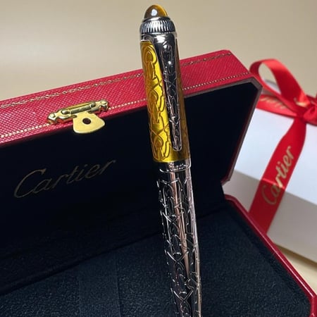 بالملحقات الأصلية