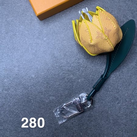 ميداليًة وردة لويس صفراء