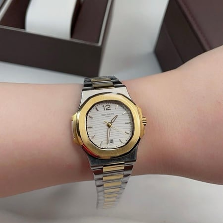 باتيك فيليب نسائي ذهبي