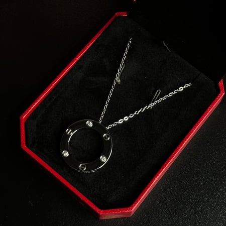 سلسلة لوڤ سلفر كارتير cartier من - سوار من مجموعة LOVE