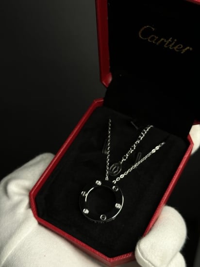 اسوارة كارتير لوف خيط