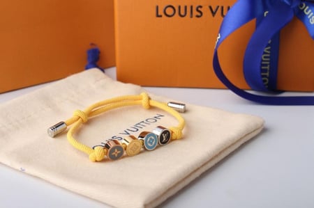 اسورة لويس فيتون أصفر