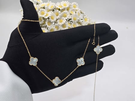 عقد + أسوارة