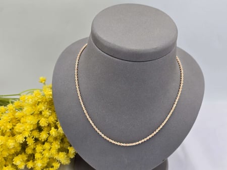 عقد + أسوارة