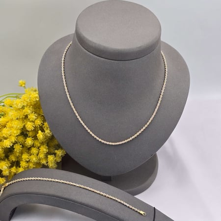 عقد + أسوارة