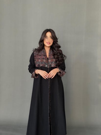 عبايات من تصميم مايرس