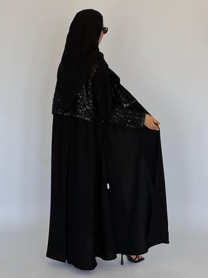 عبايات من تصميم مايرس