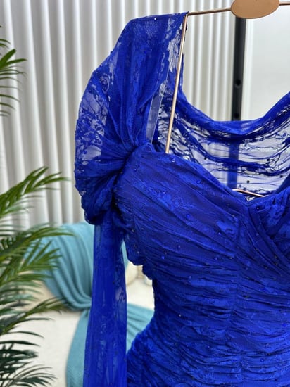فستان أزرق ملكي