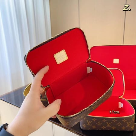 حقيبة LV مكياج