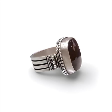 خاتم عقيق يمني كبدي بصياغة نجرانية ملكية