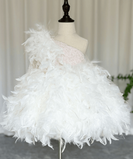 فستان فاخر بكتف واحد بتصميم عربي أنيق