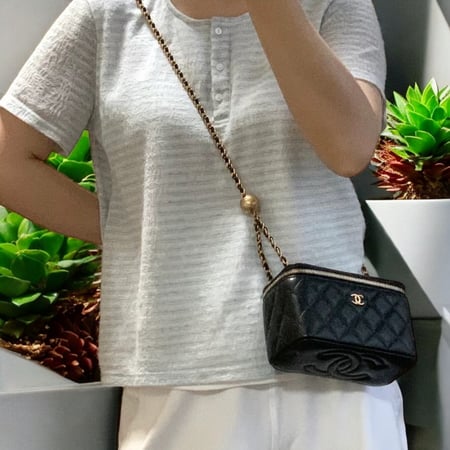 ميني فانيتي بمشبك تعديل الكاميليا