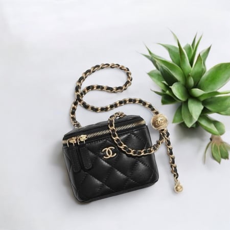 ميني فانيتي بمشبك تعديل الكاميليا