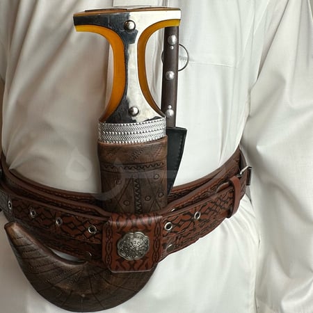 جنبية تراثية مع خدامة خوجة للزينة