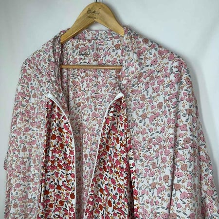 رِفقة – شرشف صلاة بسحاب أمامي بنقشة توتية