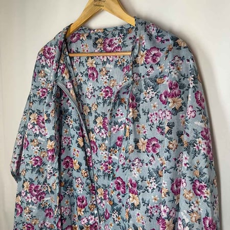 أناقة – شرشف صلاة بسحاب أمامي باللون السماوي المورد