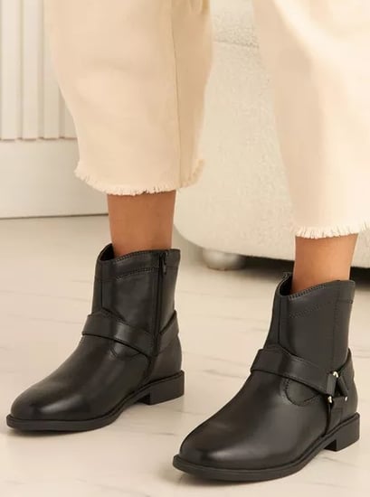 بوت سادة طول الكاحل بسحاب إغلاق