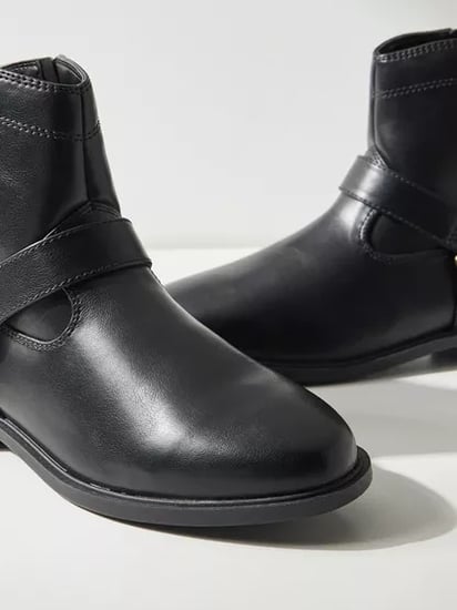 بوت سادة طول الكاحل بسحاب إغلاق