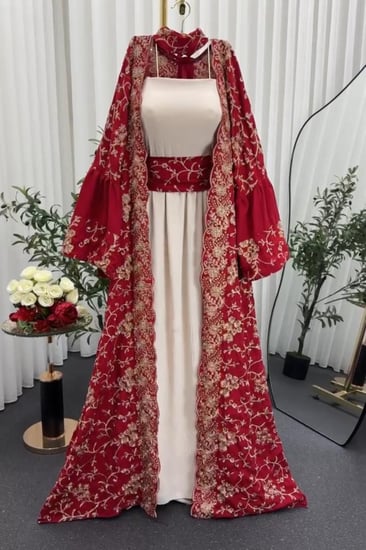 فستان احمر تطريز كامل