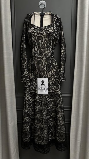 فستان دانتيل فخم