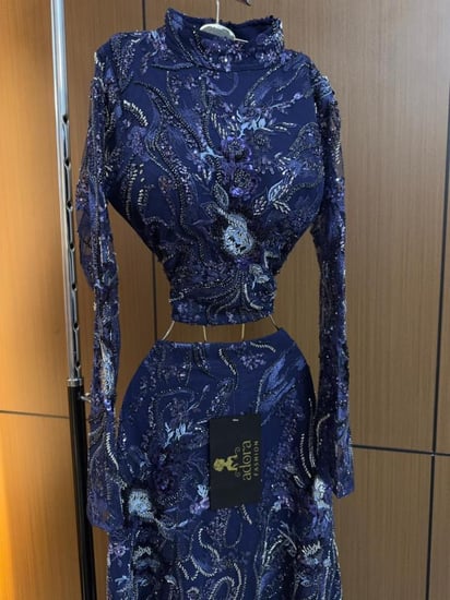 طقم سهرة كحلي مطرز قطعتين بتفاصيل فاخرة