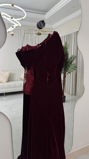 فستان سهرة مخمل عودي