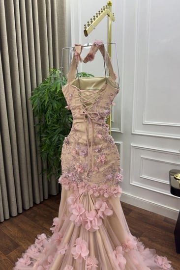 فستان سهرة دانتيل مطرز ورد بارز