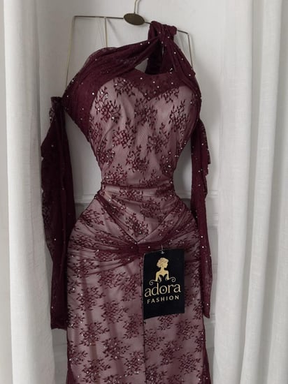 فستان سهرة خمري مطرز Cut-Out