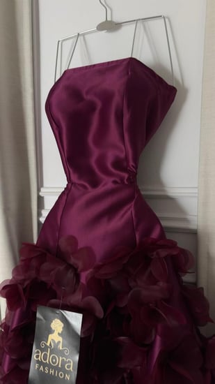 فستان سهرة نبيتي فاخر بتصميم كورسيه وتنورة ورد ثلاثية الأبعاد