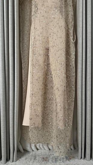 جمبسوت بيج -بني مع عباية مرصعة