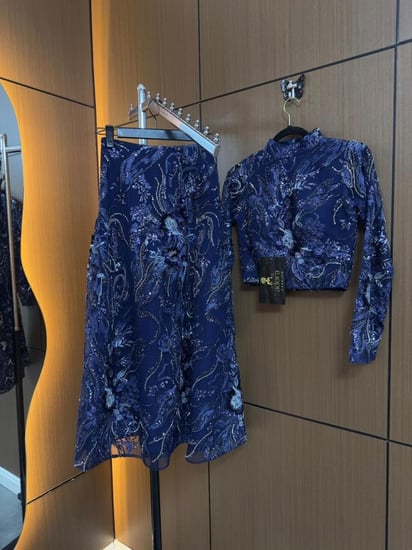 طقم سهرة كحلي مطرز قطعتين بتفاصيل فاخرة