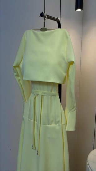 فستان أصفر ليموني بطقم بوليرو وحزام