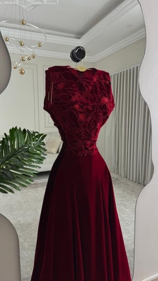 فستان العيد عنابي