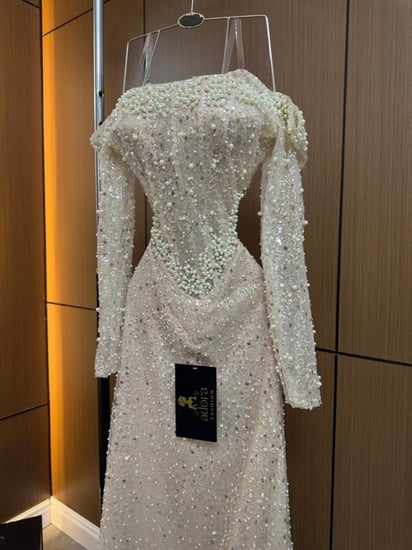 فستان سهرة شامبين مرصع باللؤلؤ والكريستال