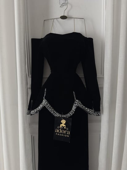 فستان مخمل اسودي كم طويل