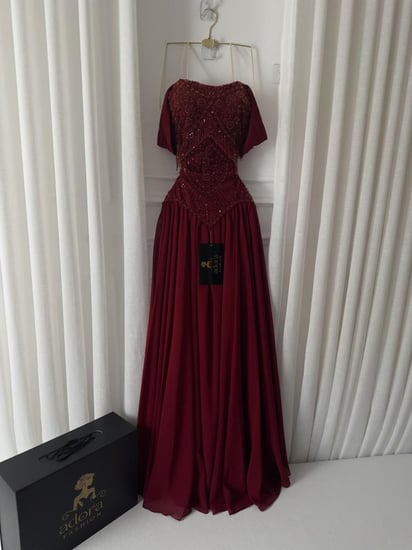 فستان سهرة عنابي مطرز فاخر